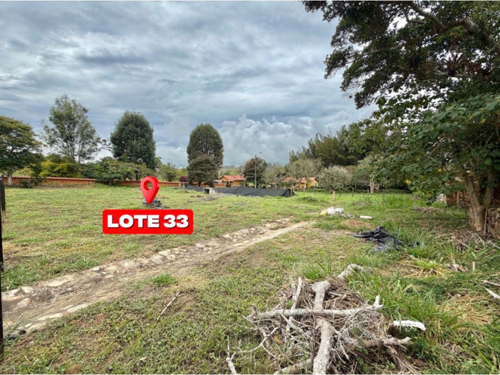 Lote sobre la vía principal, fácil acceso. LOTE 33 - 2