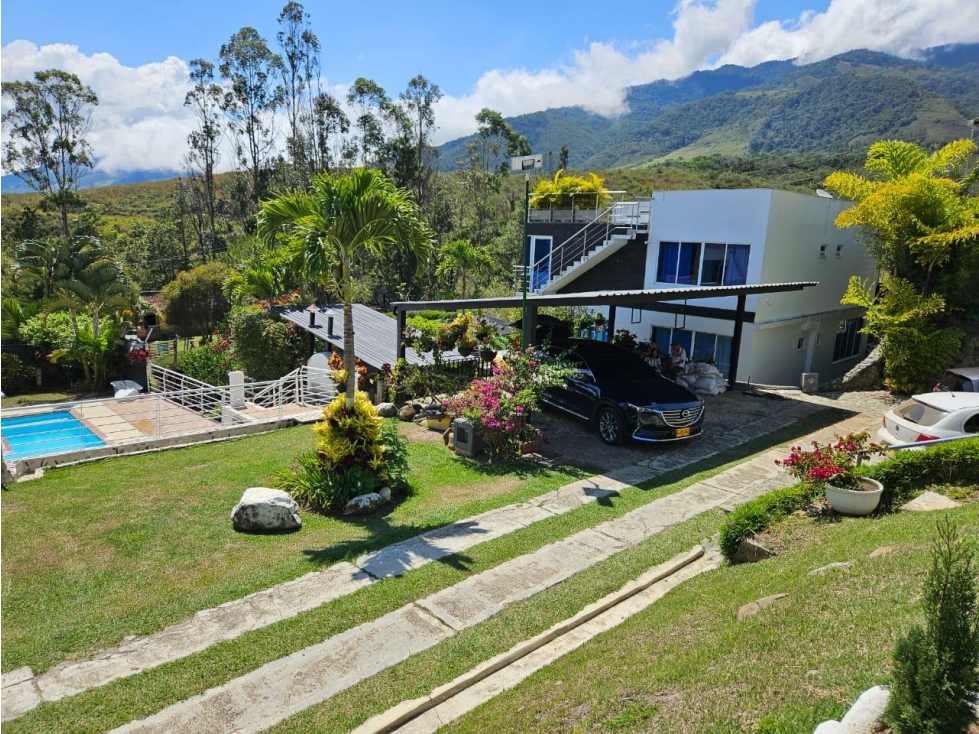 VENDO HERMOSA FINCA CAMPESTRE LAGO CALIMA, DARIEN - 1