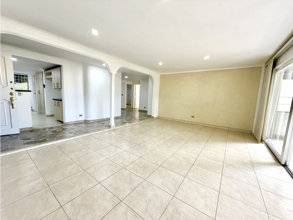 APARTAMENTO EN VENTA EN CASTROPOL EL POBLADO — foto 2