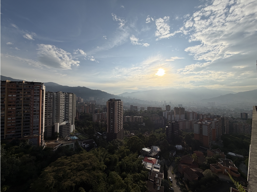 PENTHOUSE MODERNO EN VENTA EN LOMA EL ESMERALDAL — foto 4