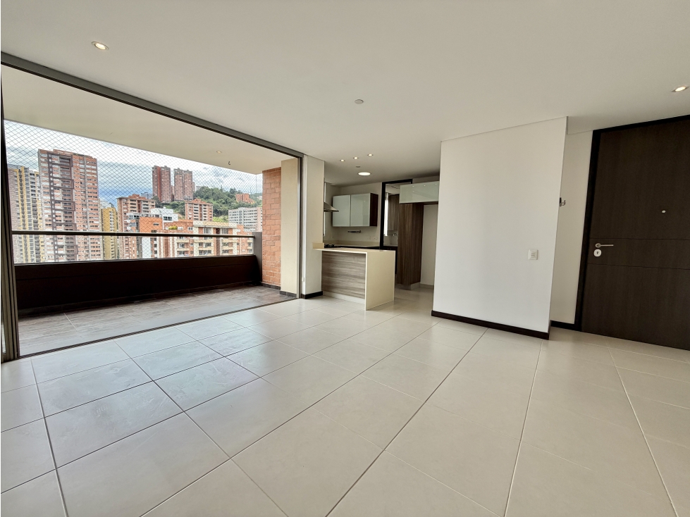 AMPLIO APARTAMENTO EN VENTA EN CASTROPOL EN EL POBLADO — foto 2