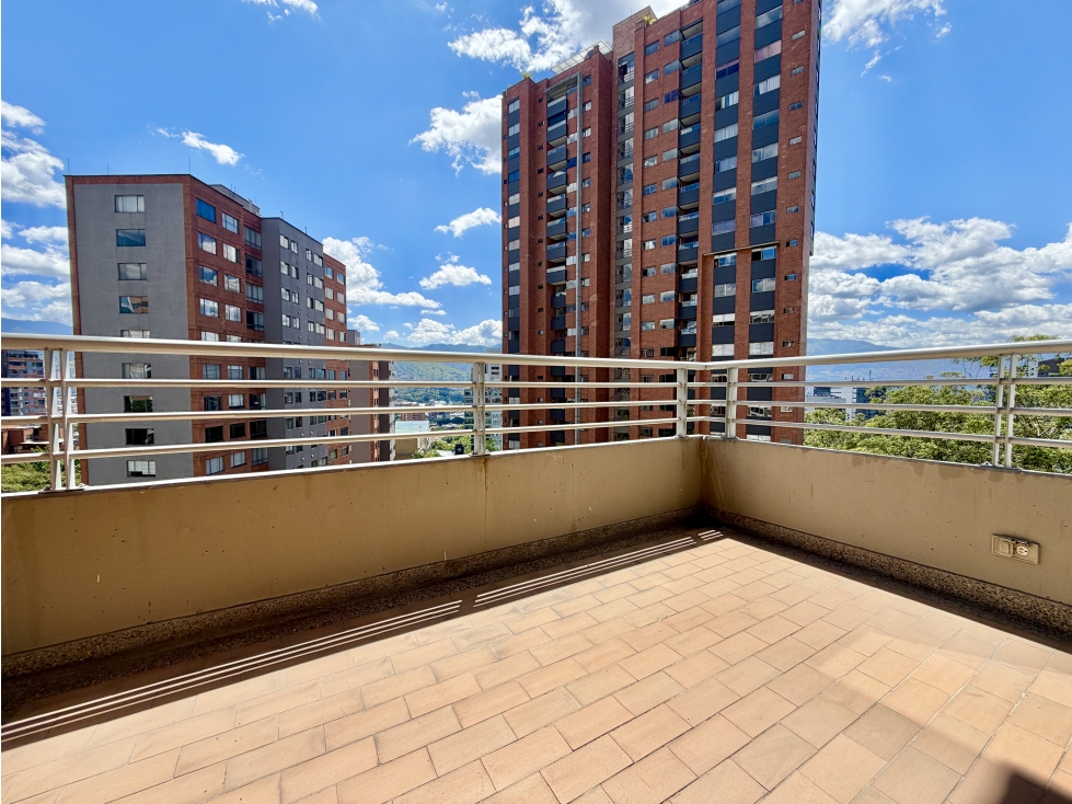 APARTAMENTO DÚPLEX EN ARRIENDO EN LOS BALSOS — foto 3