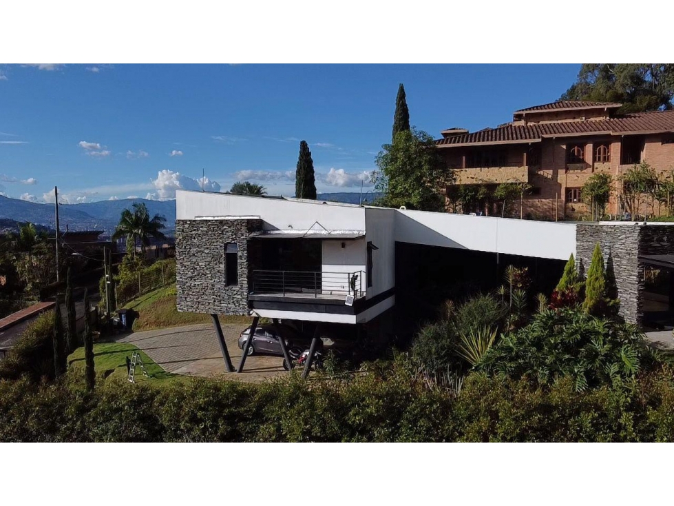 CASA EN VENTA EN VEREDA LAS LOMITAS SABANETA
