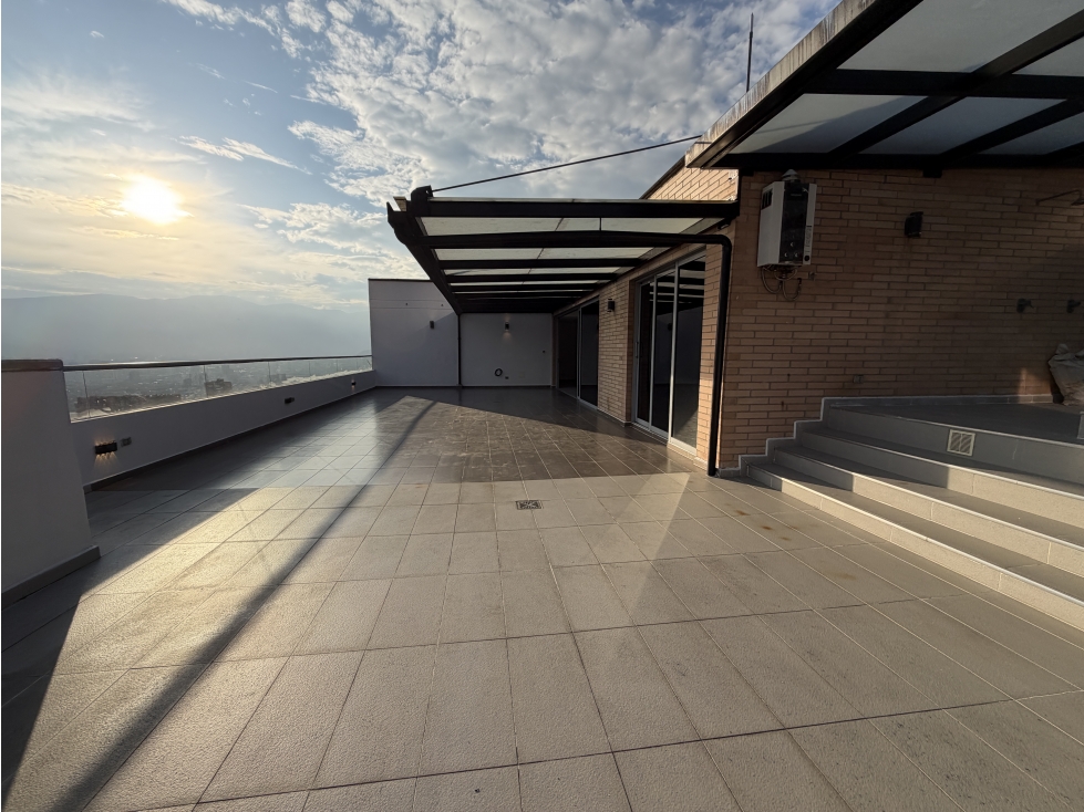 PENTHOUSE MODERNO EN VENTA EN LOMA EL ESMERALDAL — foto 5