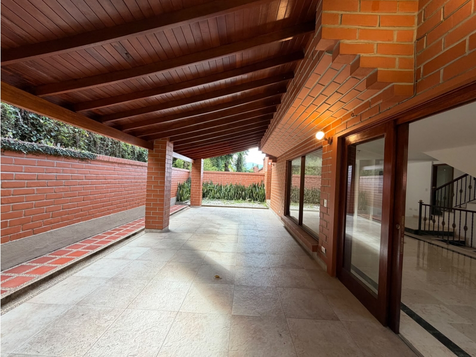 CASA EN VENTA EN EL SECTOR LOMA LOS PARRA EL POBLADO — foto 2