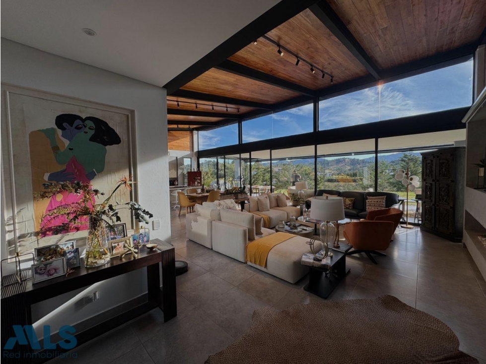 HERMOSA CASA EN VENTA EN EL RETIRO — foto 3