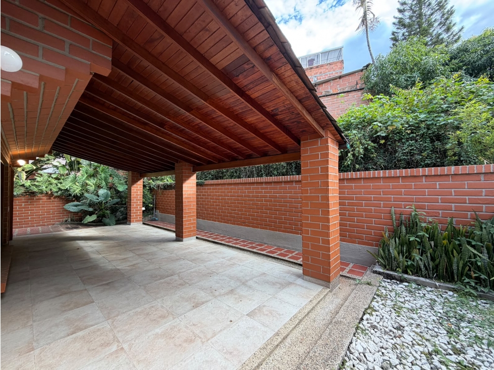 CASA EN VENTA EN EL SECTOR LOMA LOS PARRA EL POBLADO