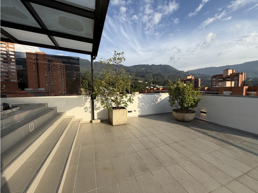 PENTHOUSE MODERNO EN VENTA EN LOMA EL ESMERALDAL — foto 2