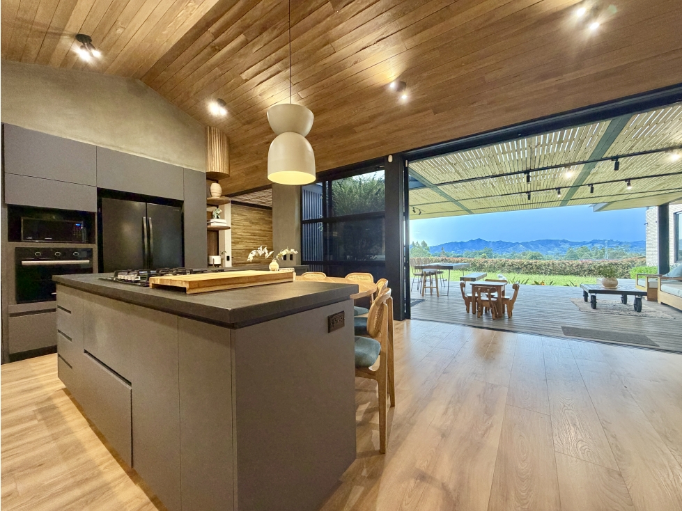 ESPECTACULAR CASA EN VENTA EN LA CEJA