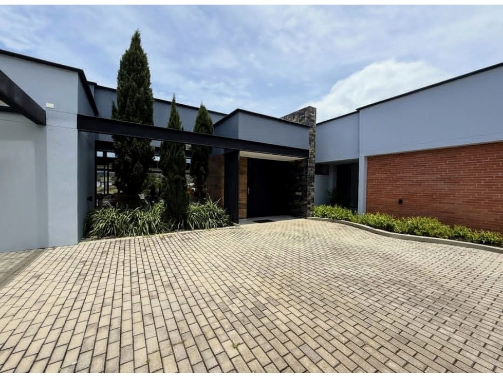 HERMOSA CASA EN VENTA EN EL RETIRO — foto 2