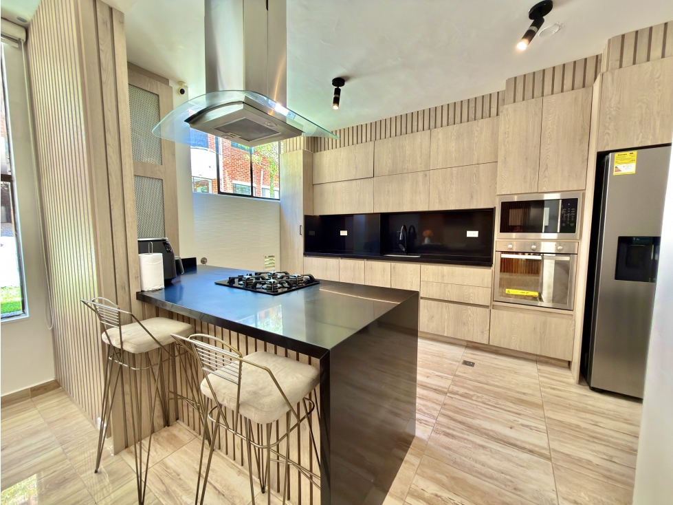 CASA REFORMADA EN VENTA EN EL POBLADO SECTOR EL TESORO