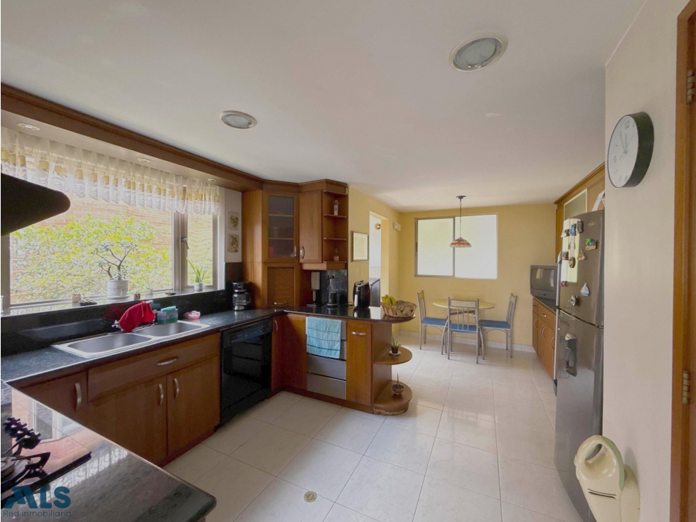 CASA EN VENTA EN EL TESORO MEDELLIN — foto 5