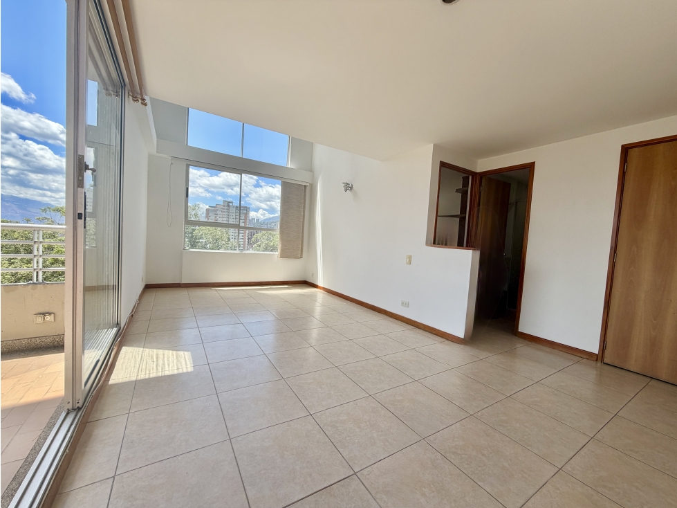 APARTAMENTO DÚPLEX EN ARRIENDO EN LOS BALSOS — foto 2