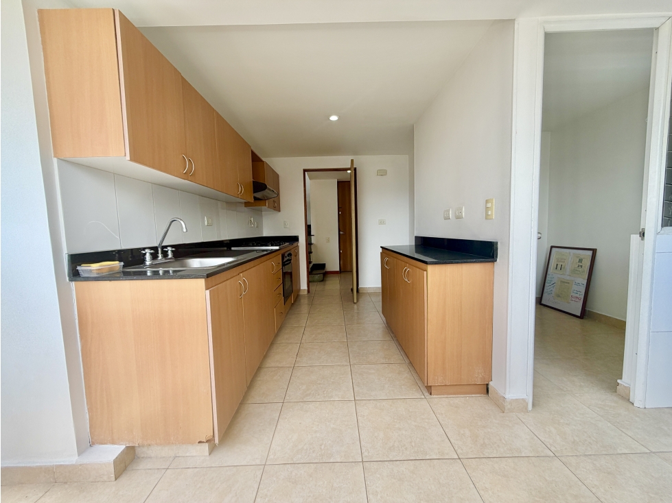 APARTAMENTO DÚPLEX EN ARRIENDO EN LOS BALSOS — foto 5