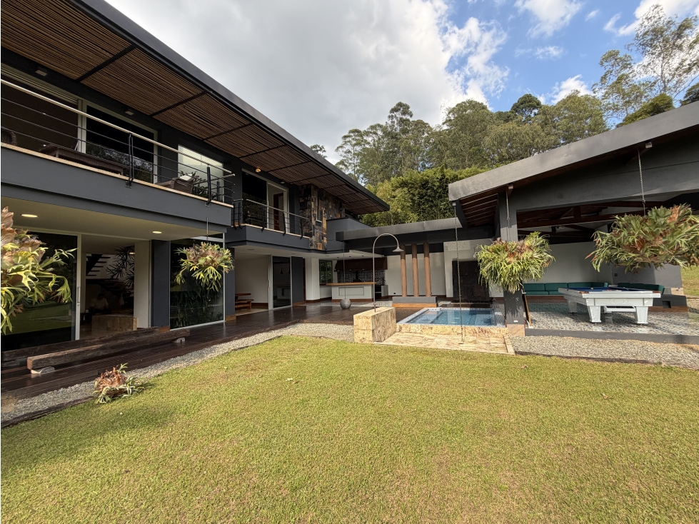 HERMOSA CASA EN VENTA EN ENVIGADO LOMA EL ESCOBERO — foto 2
