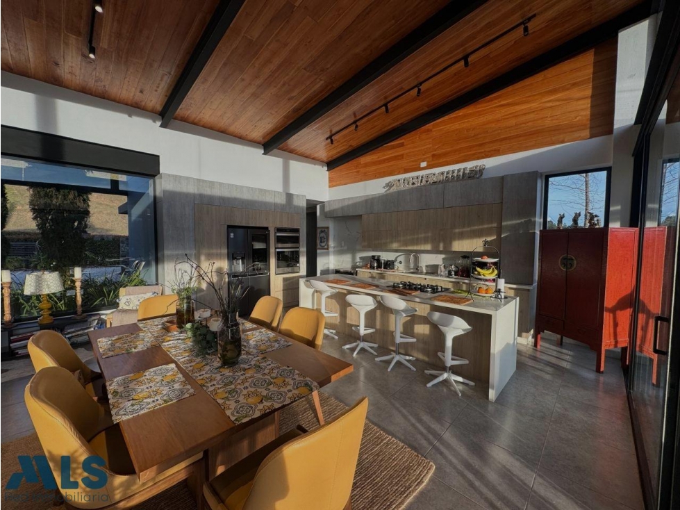 HERMOSA CASA EN VENTA EN EL RETIRO — foto 6