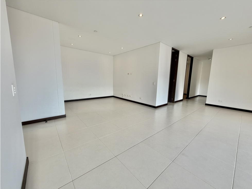 AMPLIO APARTAMENTO EN VENTA EN CASTROPOL EN EL POBLADO — foto 6
