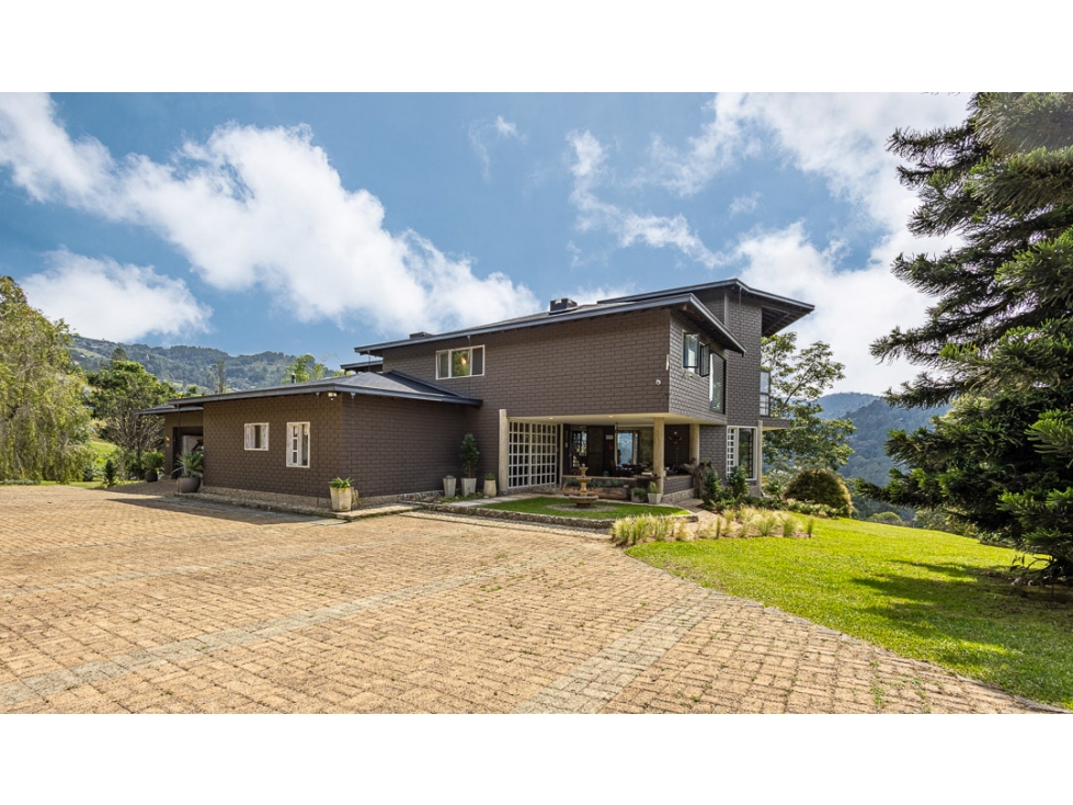 ESPECTACULAR CASA FINCA EN VENTA CON GRAN LOTE EN PARCELACIÓN CERRADA