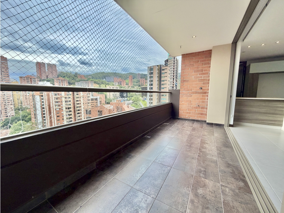 AMPLIO APARTAMENTO EN VENTA EN CASTROPOL EN EL POBLADO — foto 3