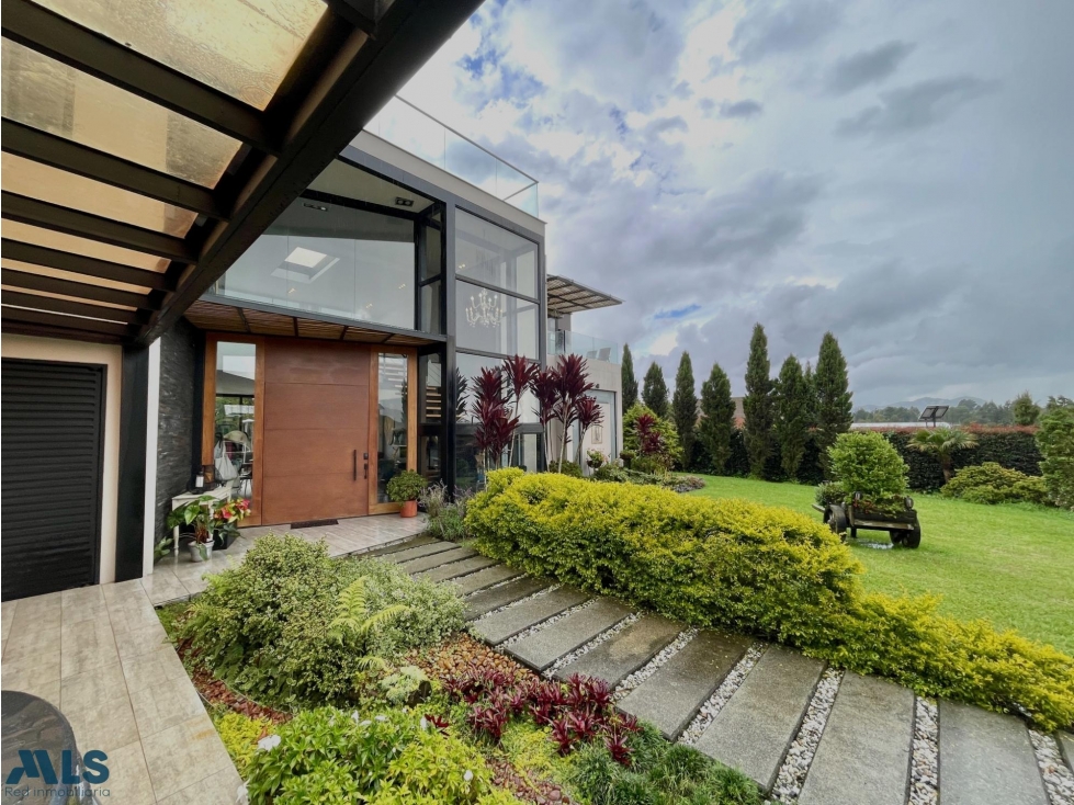 CASA EN VENTA EN EL ALTO DE LAS PALMAS ENVIGADO