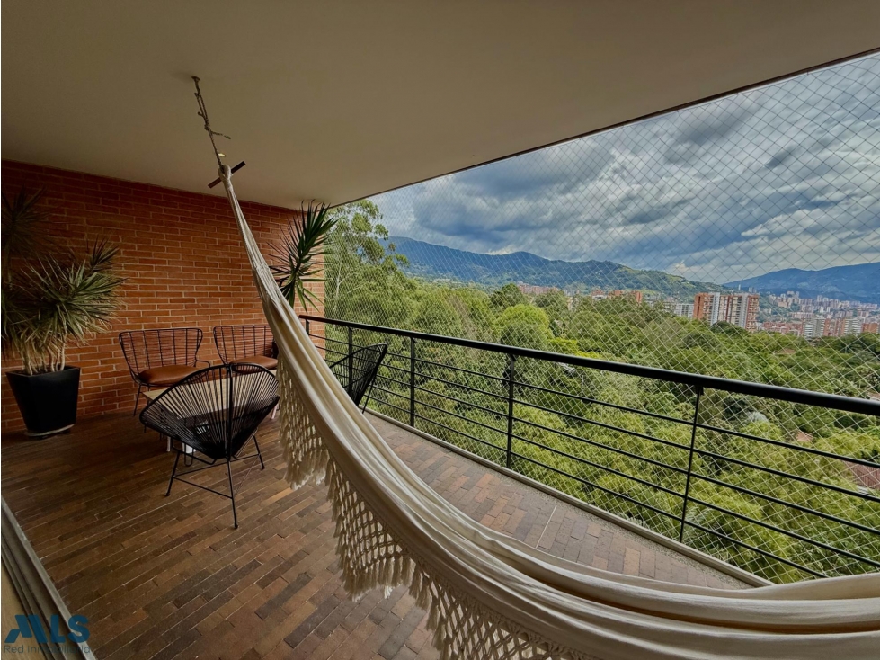 APARTAMENTO REMODELADO EN VENTA EN SAN LUCAS EL POBLADO