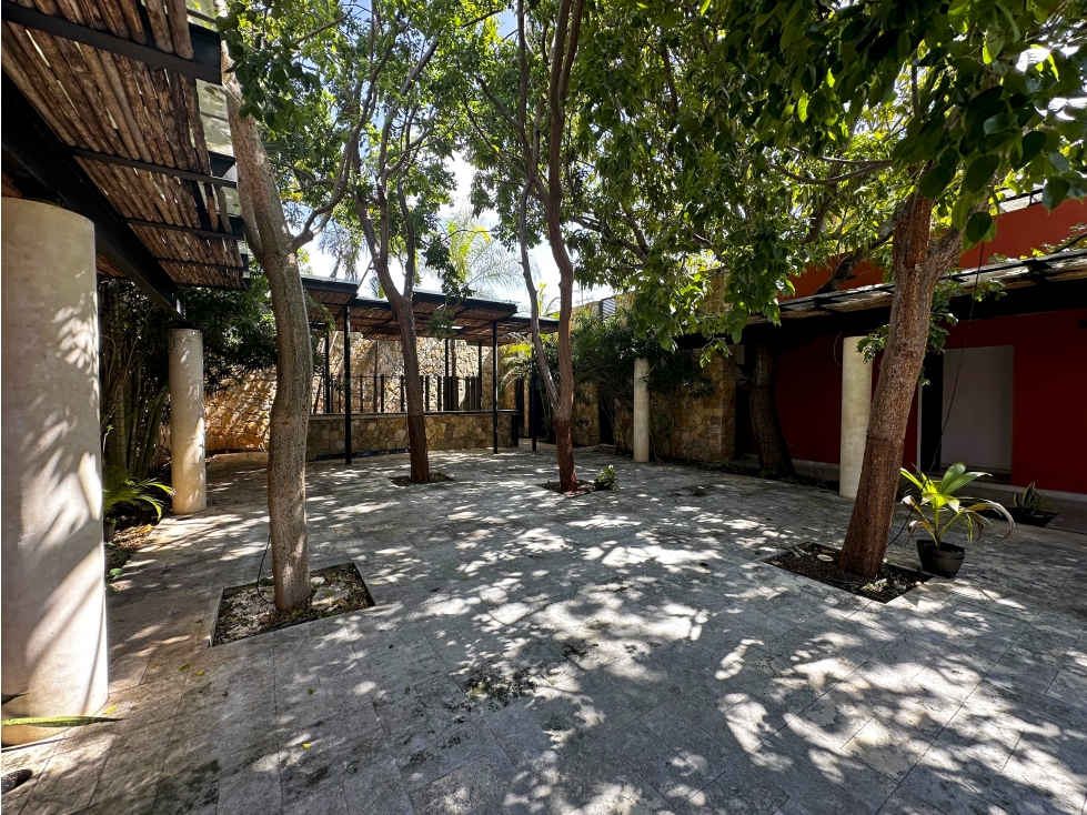 Venta, propiedad en Avenida Cámara de Comercio, ideal para negocio - 1