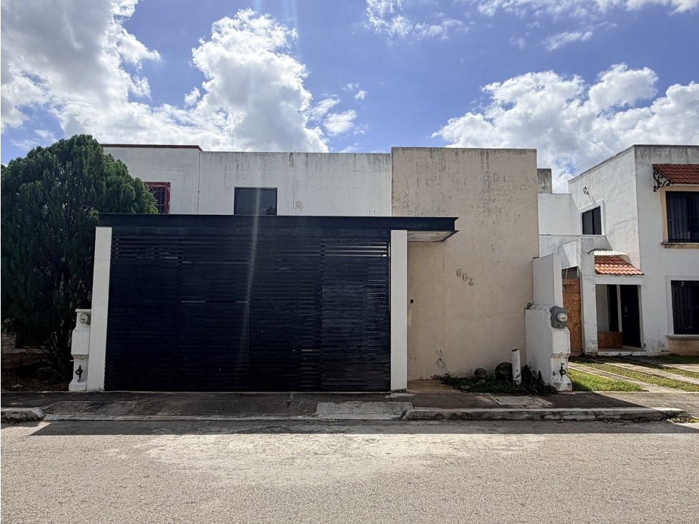 Casa en Venta en Santa fe Mérida de 4 habitaciones con alberca.