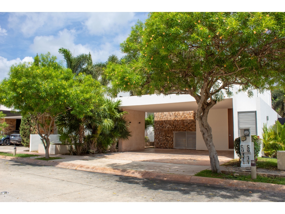 Casa en Venta de 5 recamaras en Temozón Norte