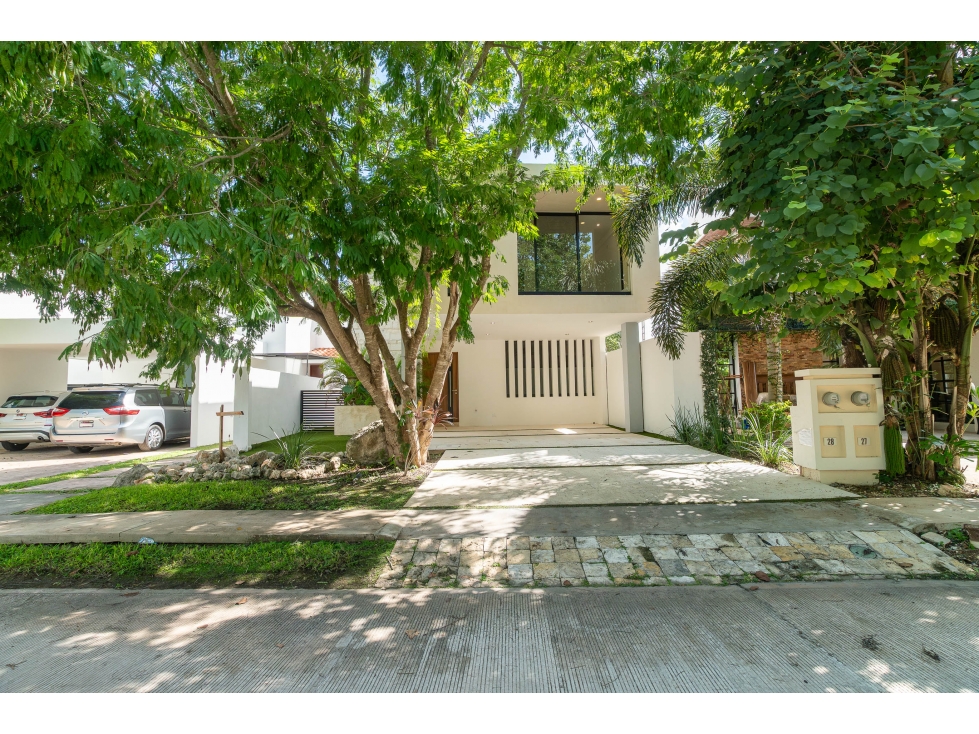 Venta de Casa en Privada Parque Central Mérida con Alberca — foto 3
