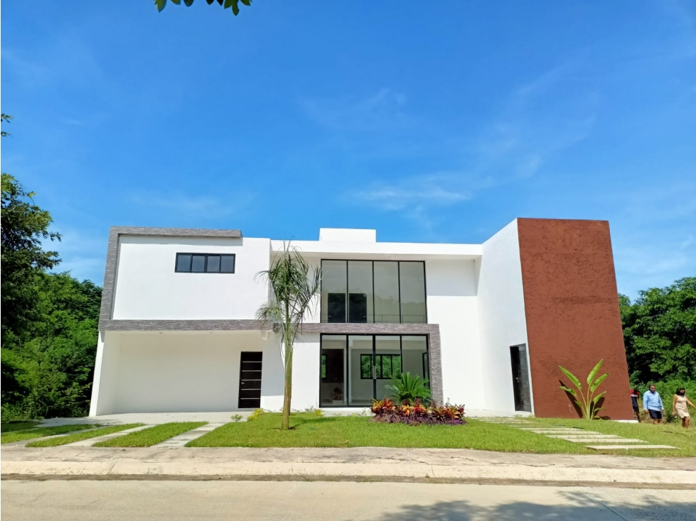 Venta de casa en campeche de lujo en campo de golf