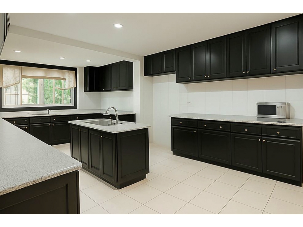 SE VENDE ESPACIOSA CASA CON PISCINA EN ALBROOK — foto 4