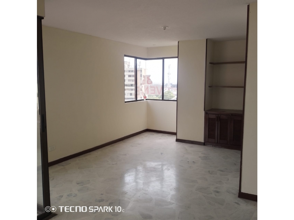 BROKERS Y ASOCIADOS VENDE:Estupendo apartamento en versalles — foto 2