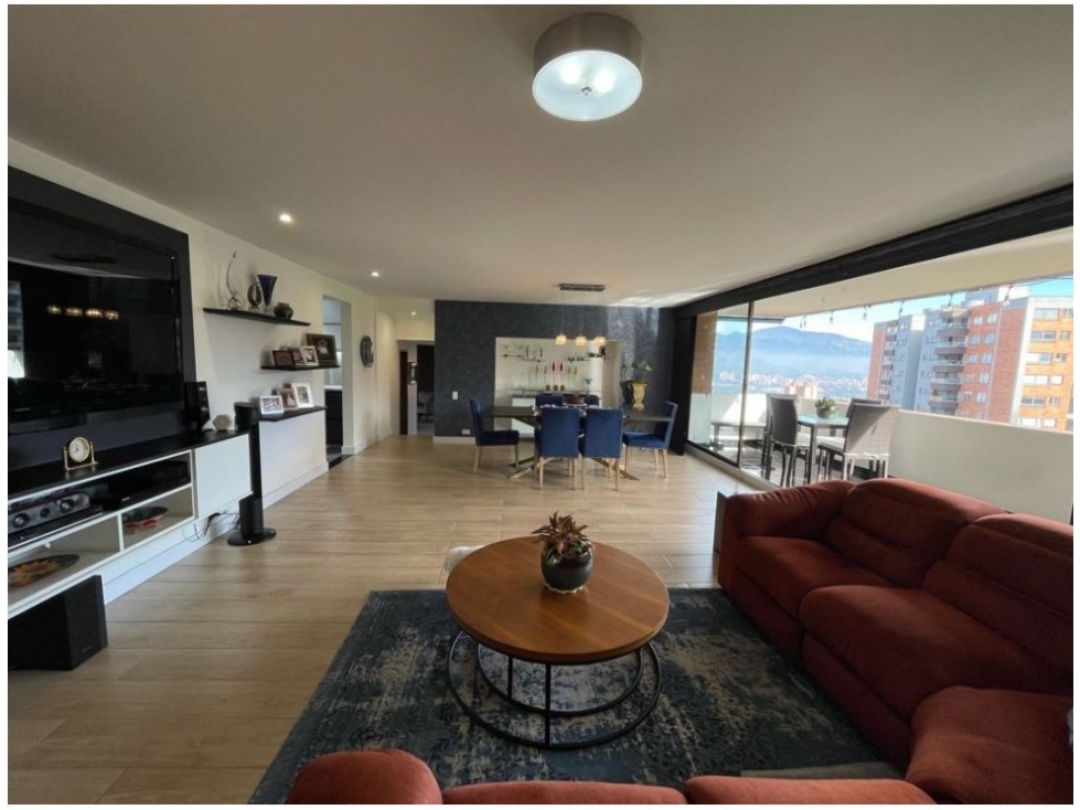 VENTA DE APARTAMENTO REMODELADO EN POBLADO - LOS BALSOS