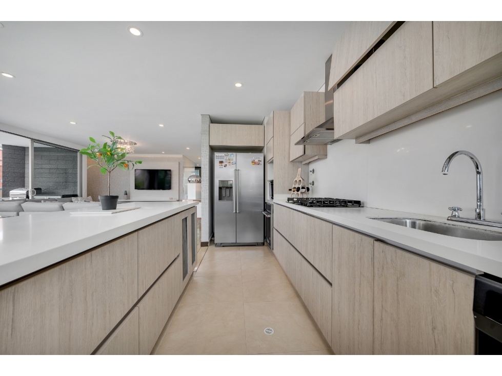 VENTA DE APARTAMENTO EN POBLADO- CASTROPOL — foto 3