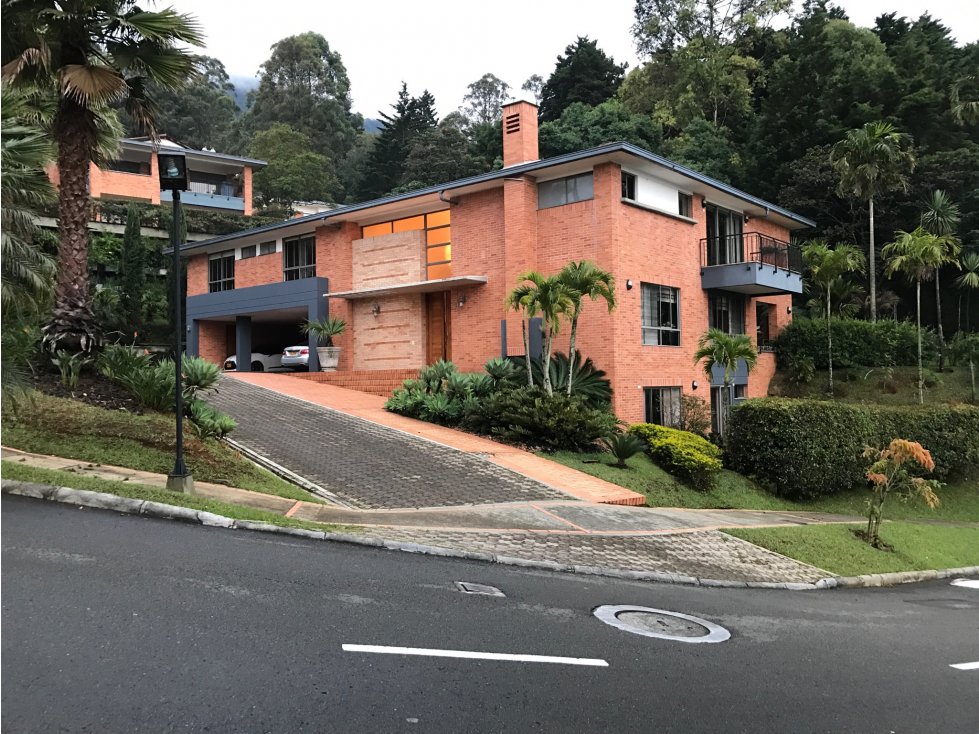 VENDO CASA EN LA COLA DEL ZORRO. EL POBLADO.MUY CERCA U. CES — foto 2