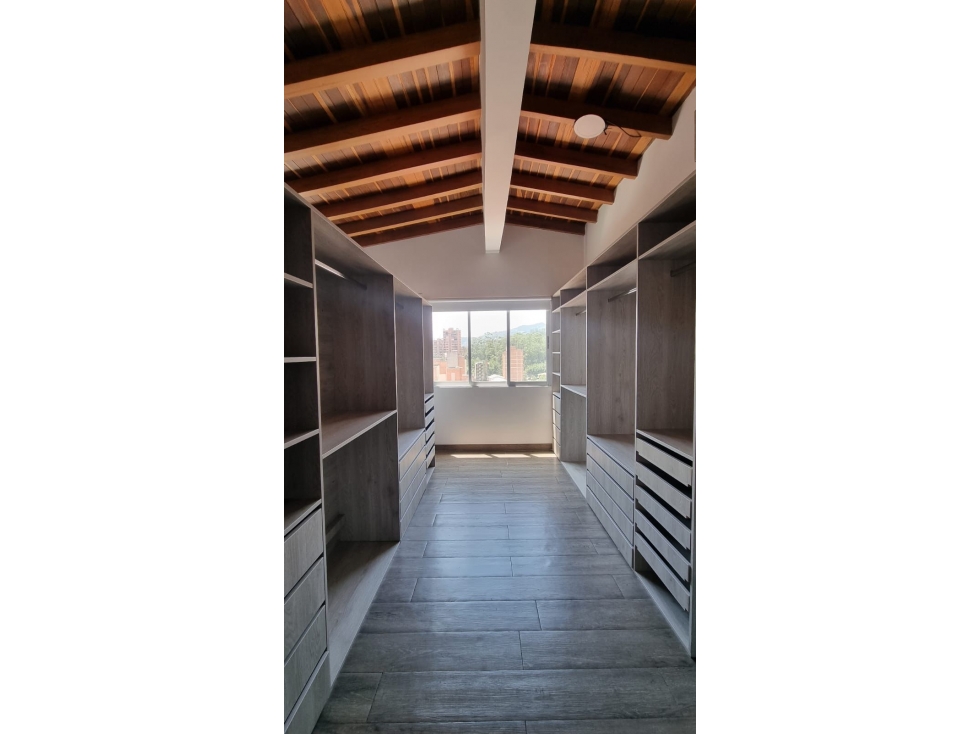 SE VENDE DUPLEX DE TRES NIVELES DE 242 M2 EN PISO 9 EN LAURELES — foto 2