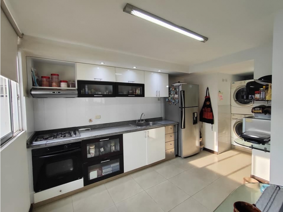 SE VENDE APARTAMENTO EN BELLAVISTA DE 107 M2 EN PISO 8 DOBLE PARQUEADE