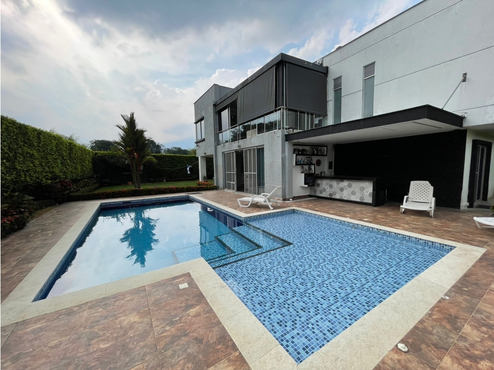 VENTA ESPECTACULAR CASA SECTOR LAS MERCEDES
