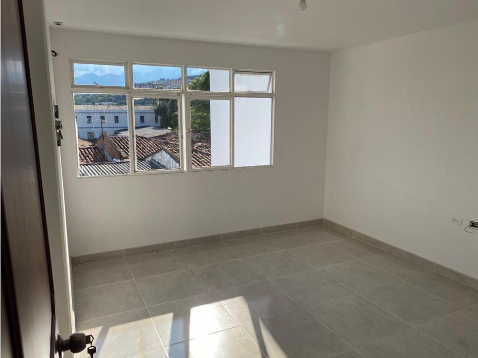 SE VENDE CASA EN MIRAFLORES DE TRES NIVELES — foto 6
