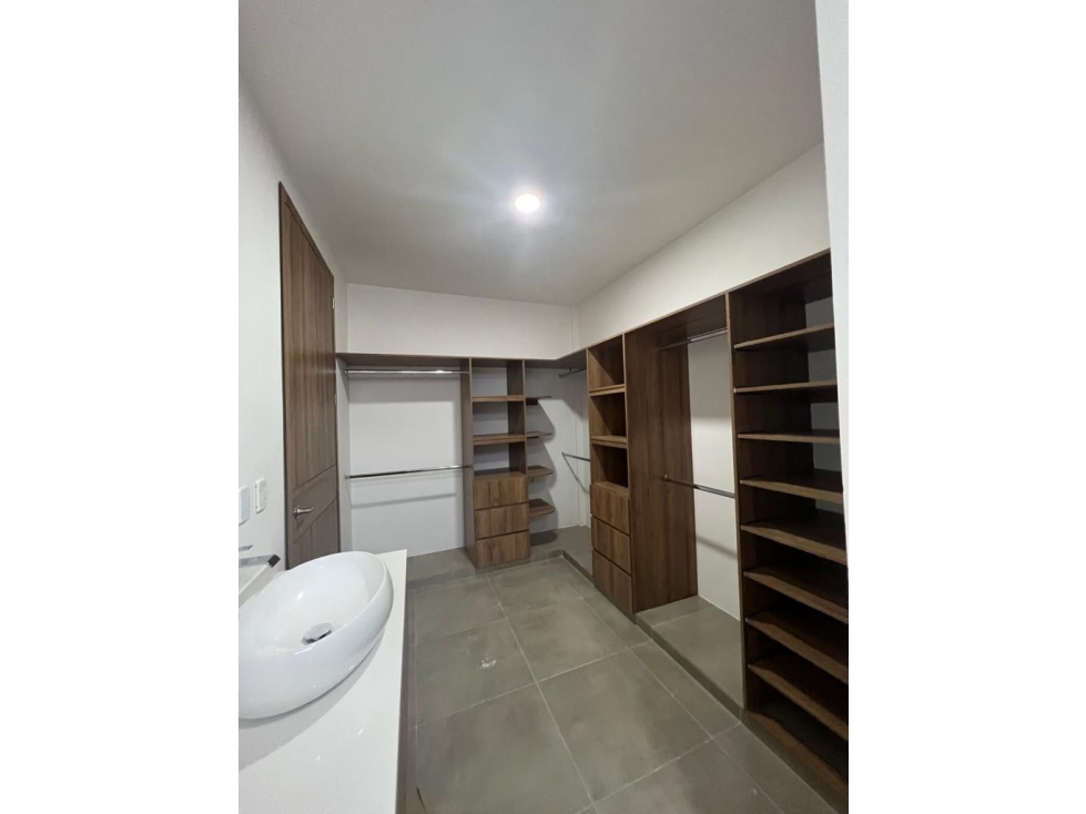 SE VENDE CASA EN LAS MERCEDES EN UNIDAD DE TRES NIVELES - 6