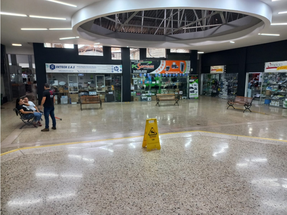 SE VENDE LOCAL COMERCIAL EN PASARELA DE 29 M2 EN P 2 CON PARQUEADERO — foto 2