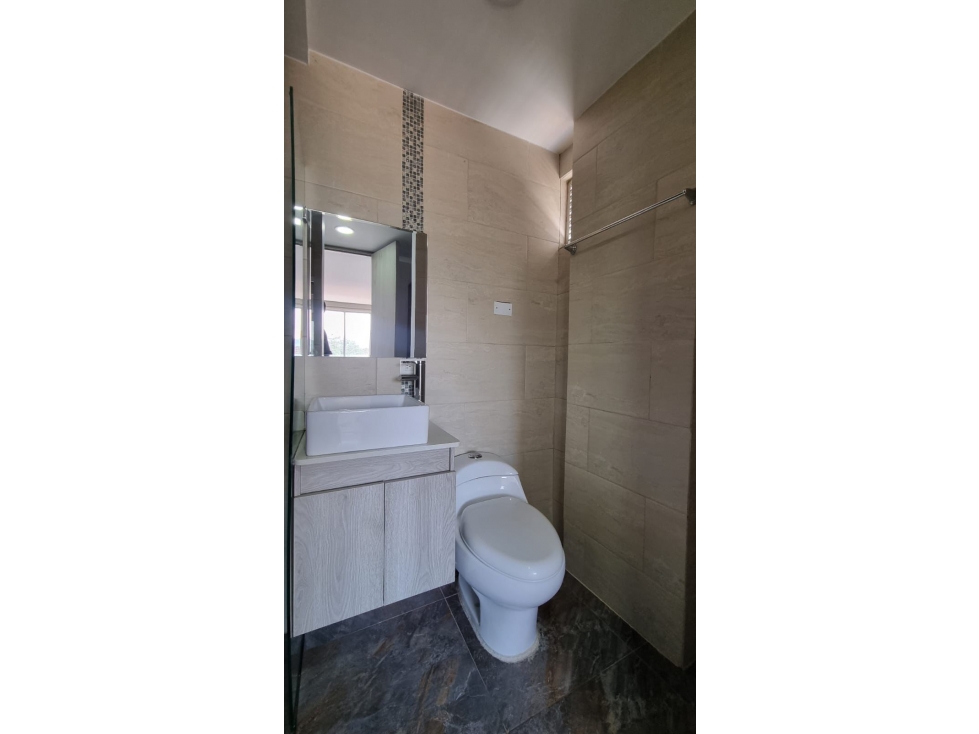 SE VENDE DUPLEX DE TRES NIVELES DE 242 M2 EN PISO 9 EN LAURELES — foto 5