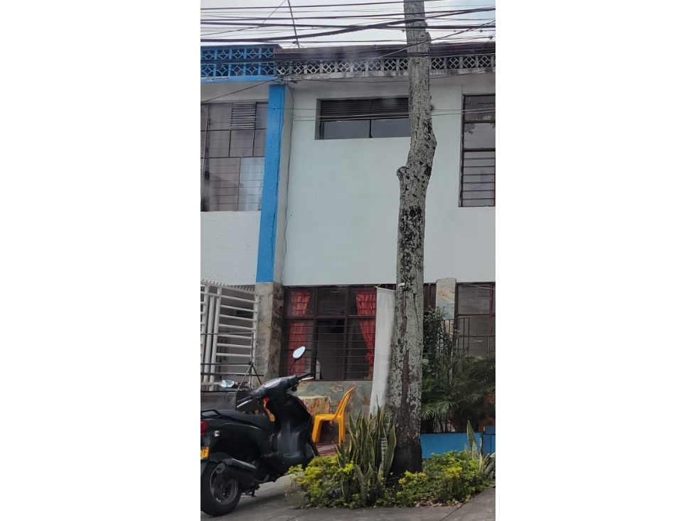 SE VENDE CASA EN EL TEMPLETE CON APARTAMENTO INDEPENDIENTE DE 300M2