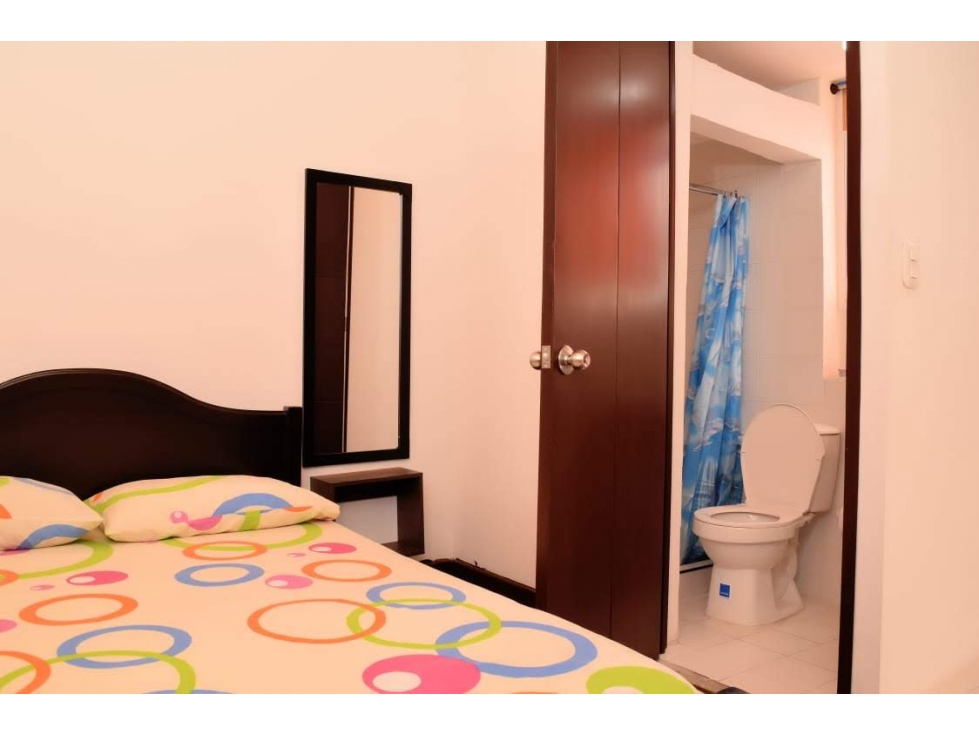 SE VENDE CASA HOSTAL EN VERSALLES DE DOS NIVELES CERCA CLINICAS — foto 2