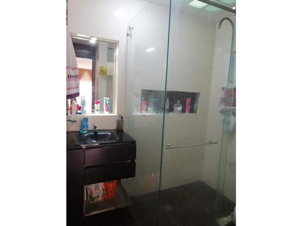 SE VENDE CASA INDEPENDIENTEEN PASEO DE LOS ALMENDROS DE TRES NIVELES — foto 4