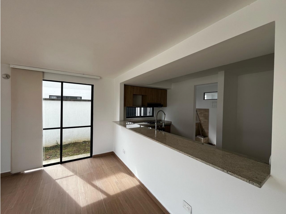 SE VENDE CASA EN JAMUNDI DE 2 NIVELES DE 112 M2 CONSTRUIDOS
