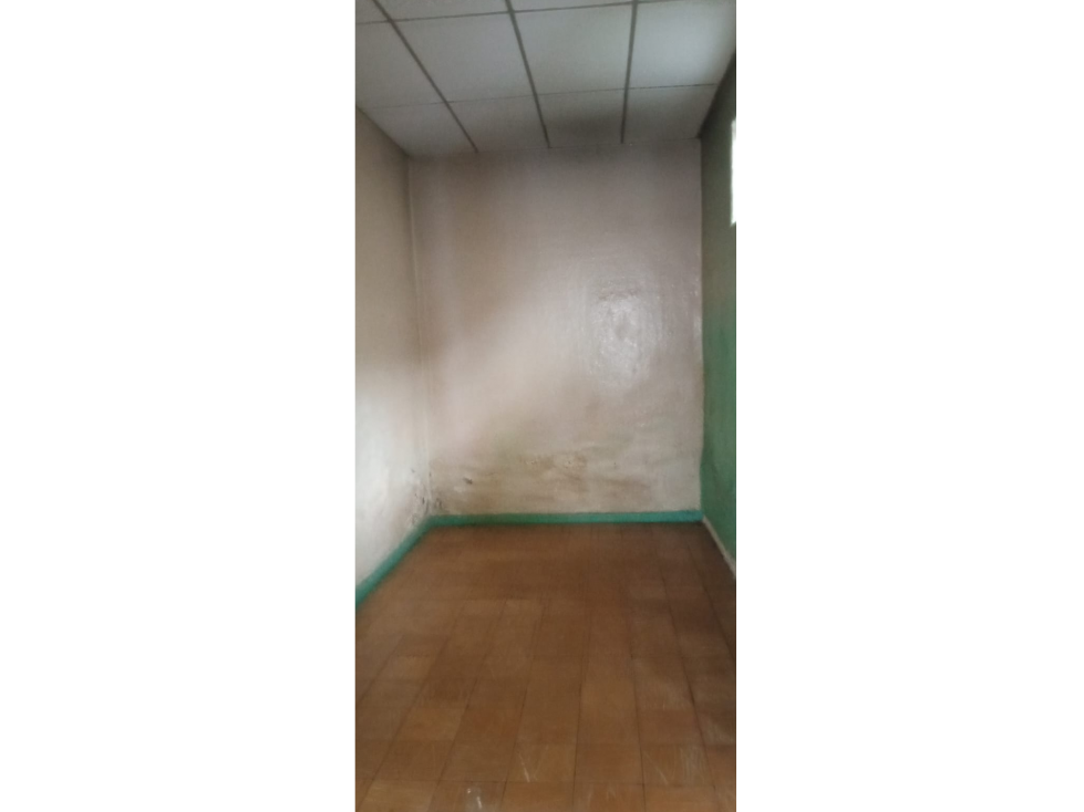 SE VENDE CASA EN SAN NICOLAS DE 81 M2 DE UN SOLO PISO PARA REMODELAR