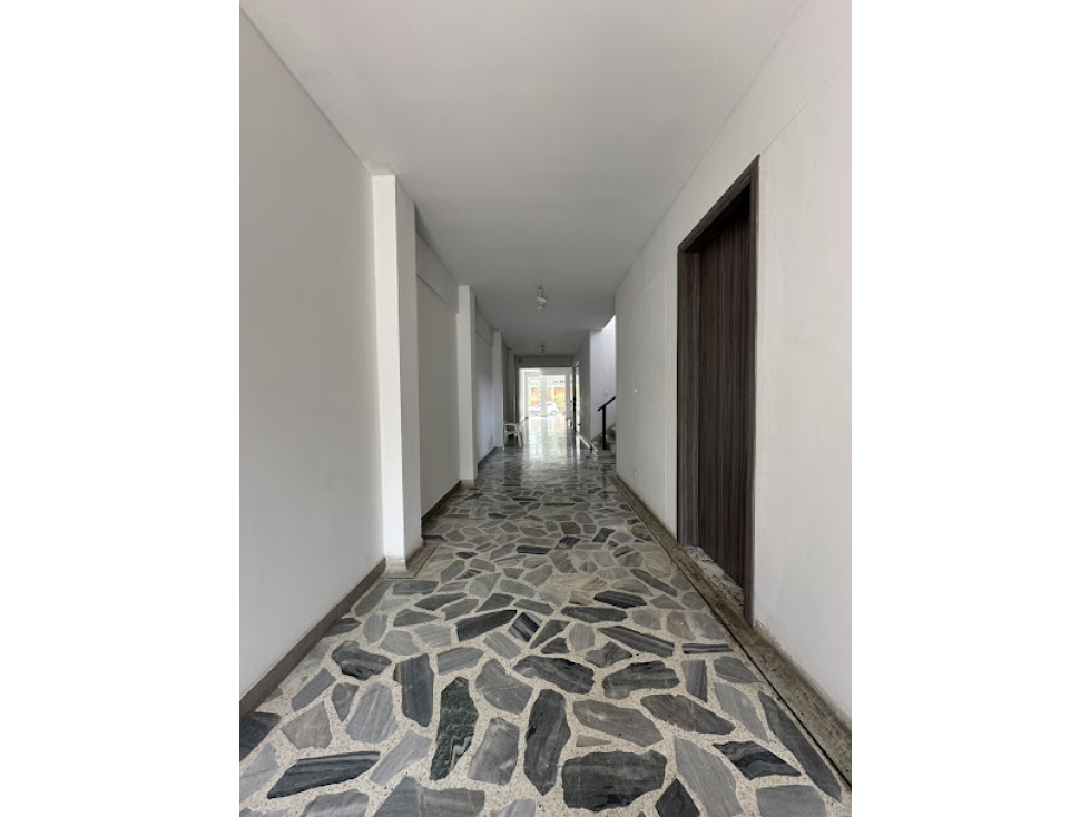 PROPIEDAD CON LOCALES COMERCIALES EN CIUDAD JARDIN — foto 4