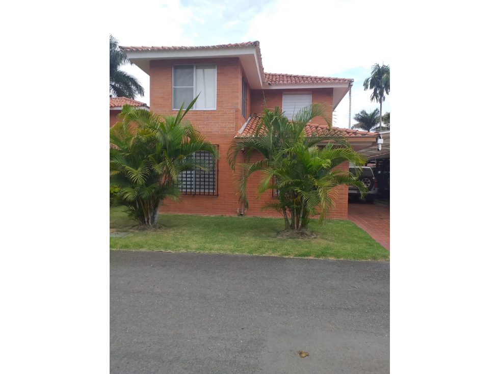 SE VENDE CASA EN EL CATILLO JAMUNDI DE DOS NIVELES DE 224 M2 CONSTRU