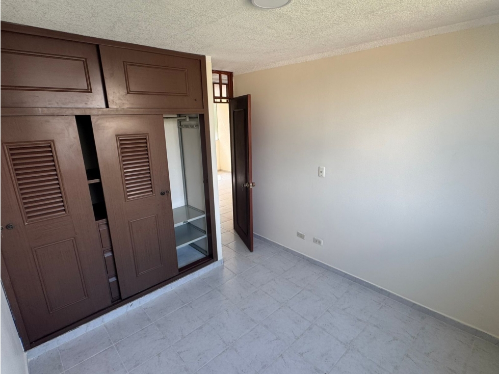 SE VENDE APARTAMENTO EN GRATAMIRA EN PISO 4 SIN ASCENSOR DE 65 M2 — foto 3